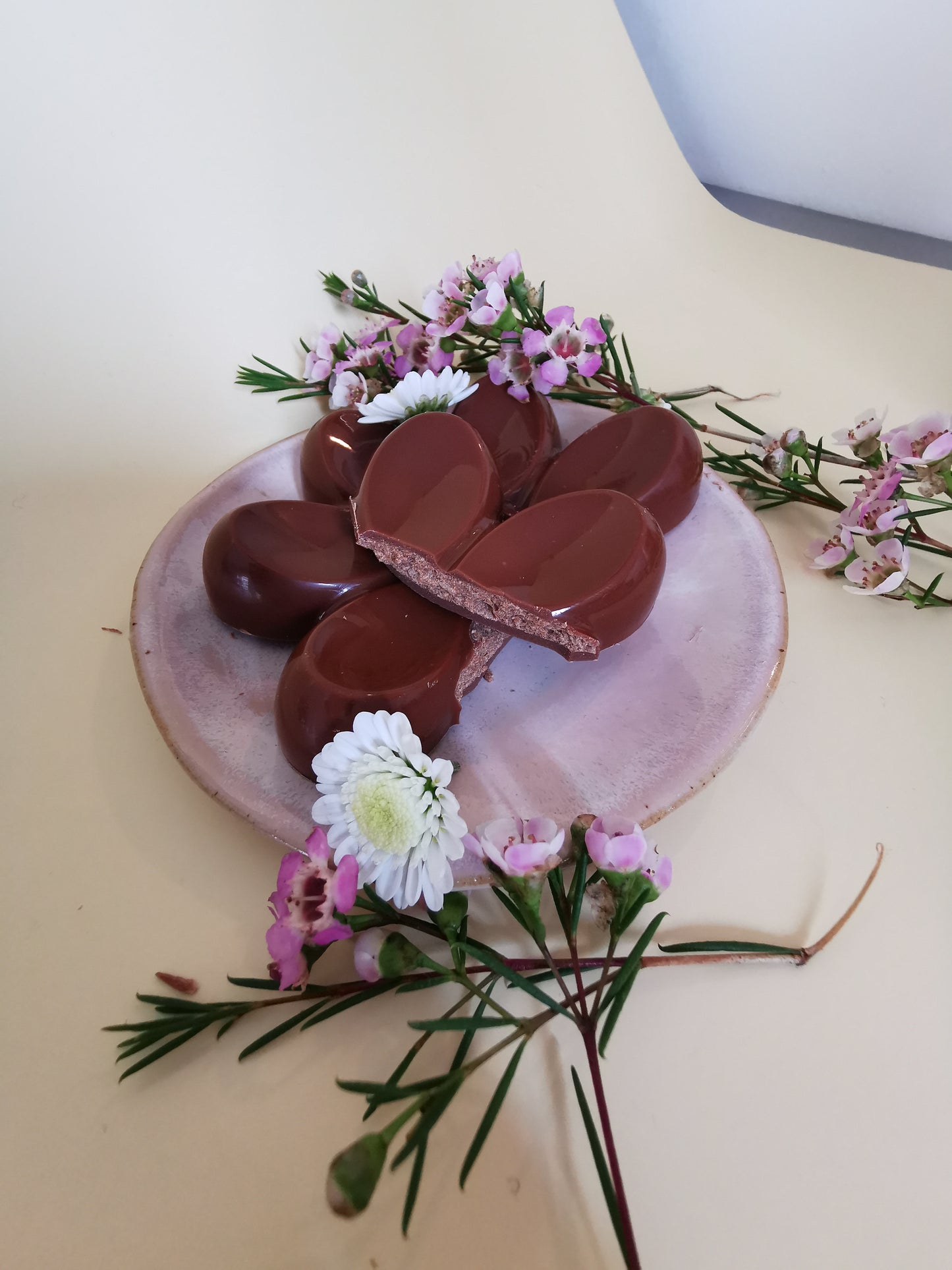 Tablette Chocolat Amande et Intérieur Praliné Noisettes