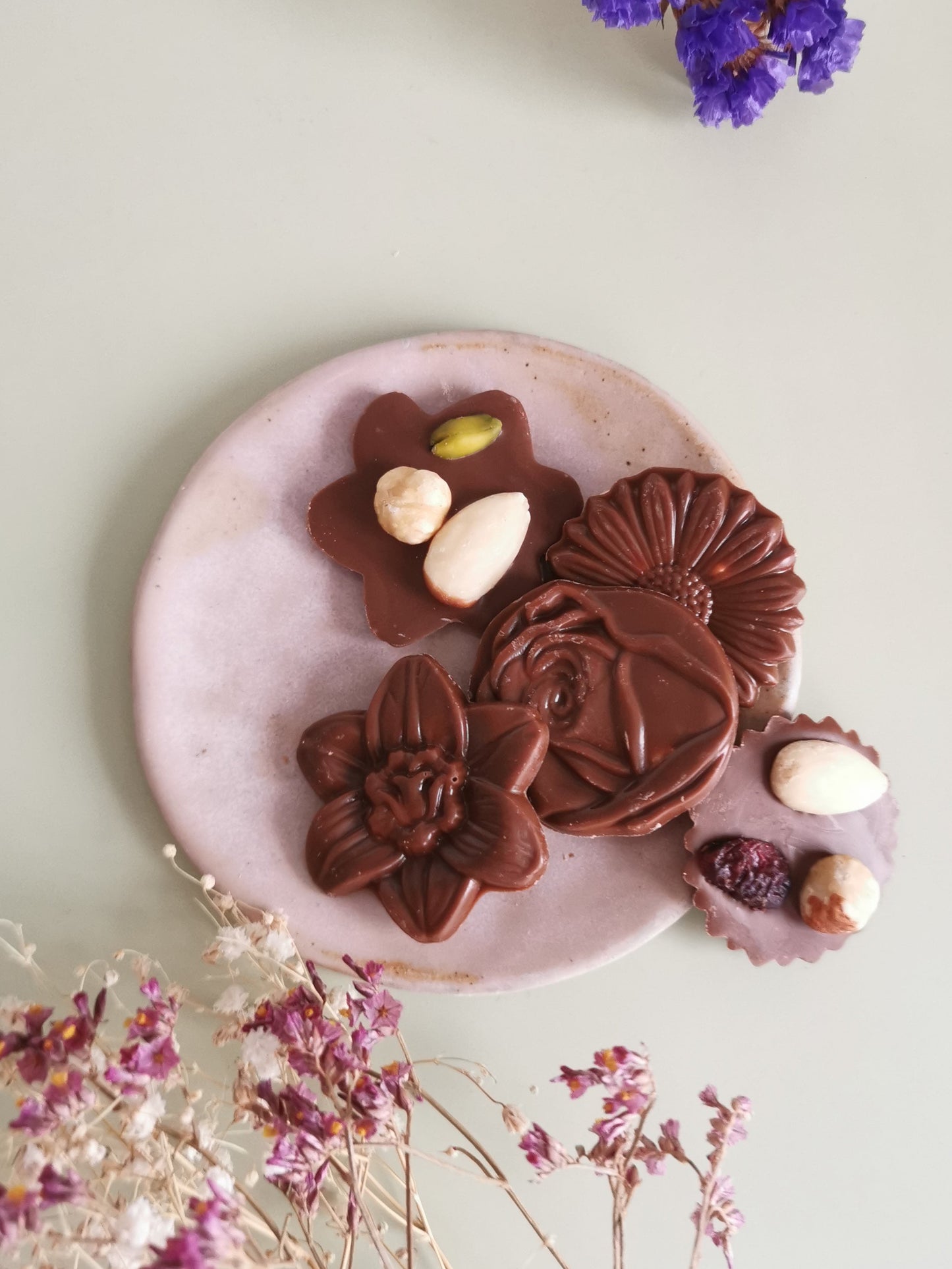 Mendiants Fleurs : Chocolat Amande