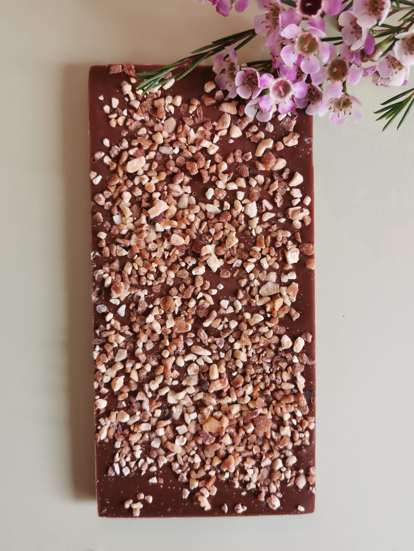 Tablette Chocolat Amande et éclats de noisettes caramélisées