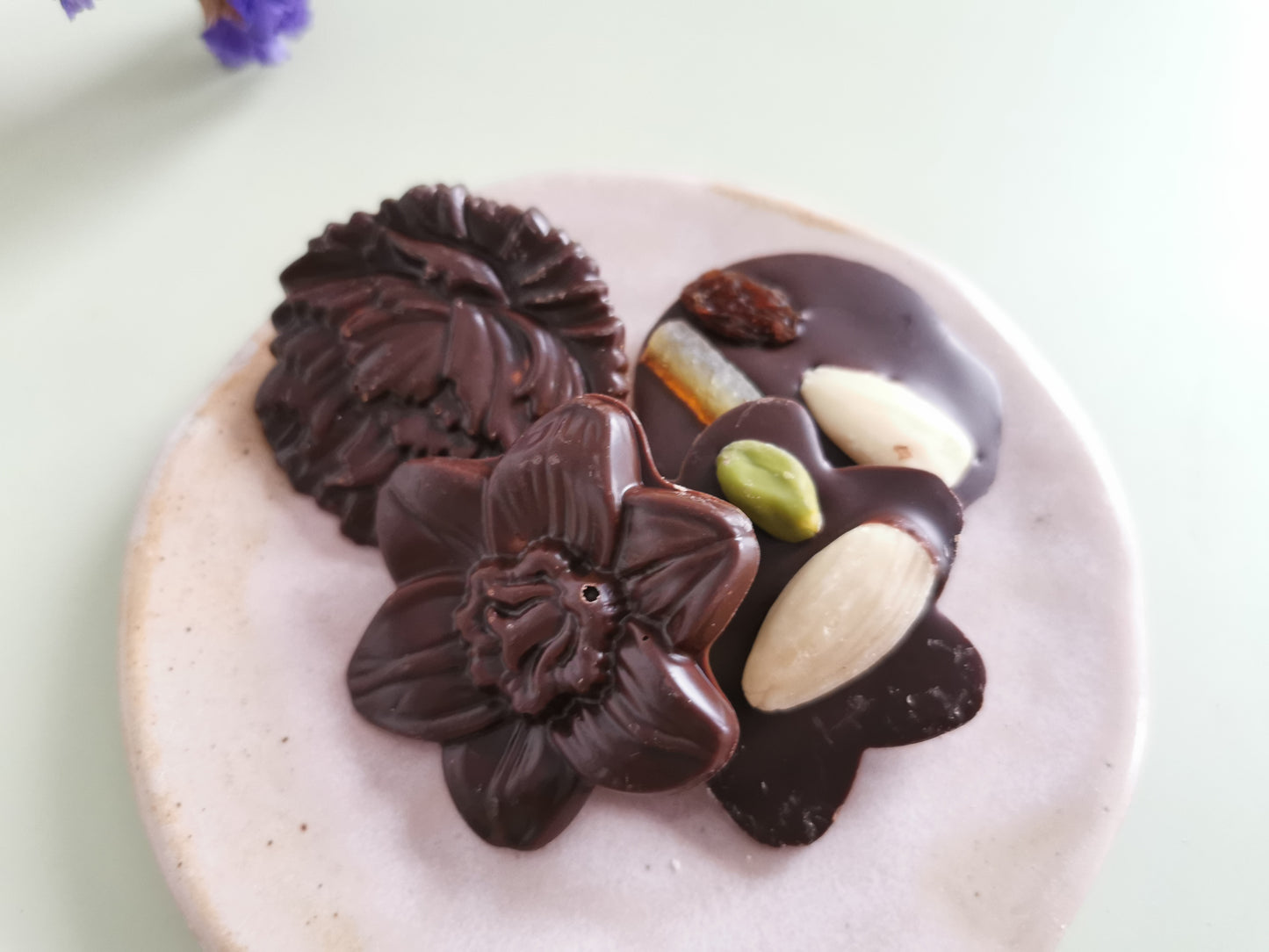 Mendiants Fleurs : Chocolat Noir Dominica 60%